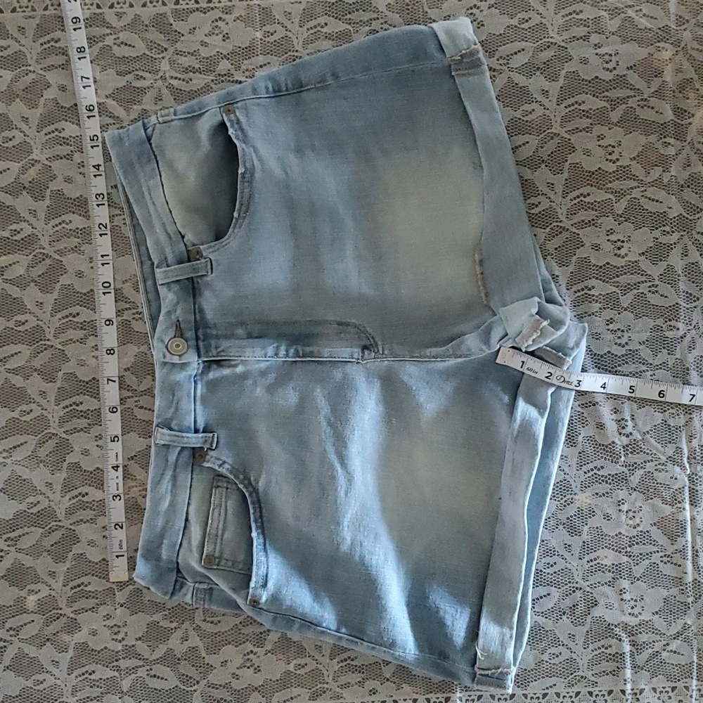 🫧No Boundaries Shorts - Picture 1 of 3